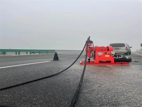 天心马路路基路面开裂下沉注浆加固灌浆