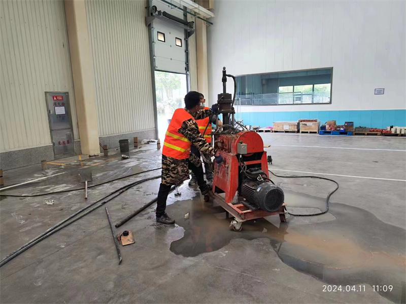 天心厂房地面下沉塌陷注浆加固施工